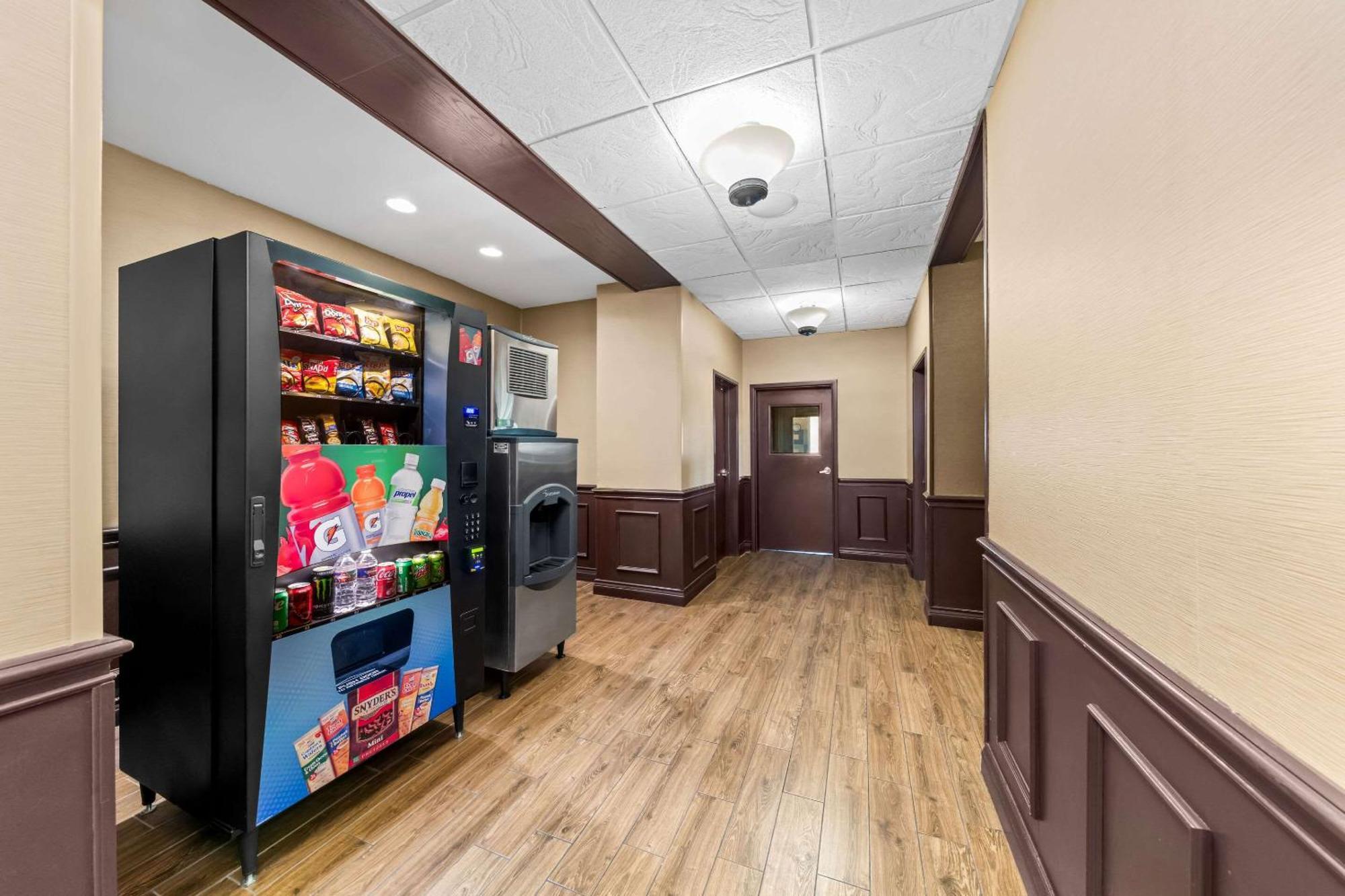 Comfort Inn & Suites Near Lake Lewisville Corinth Экстерьер фото