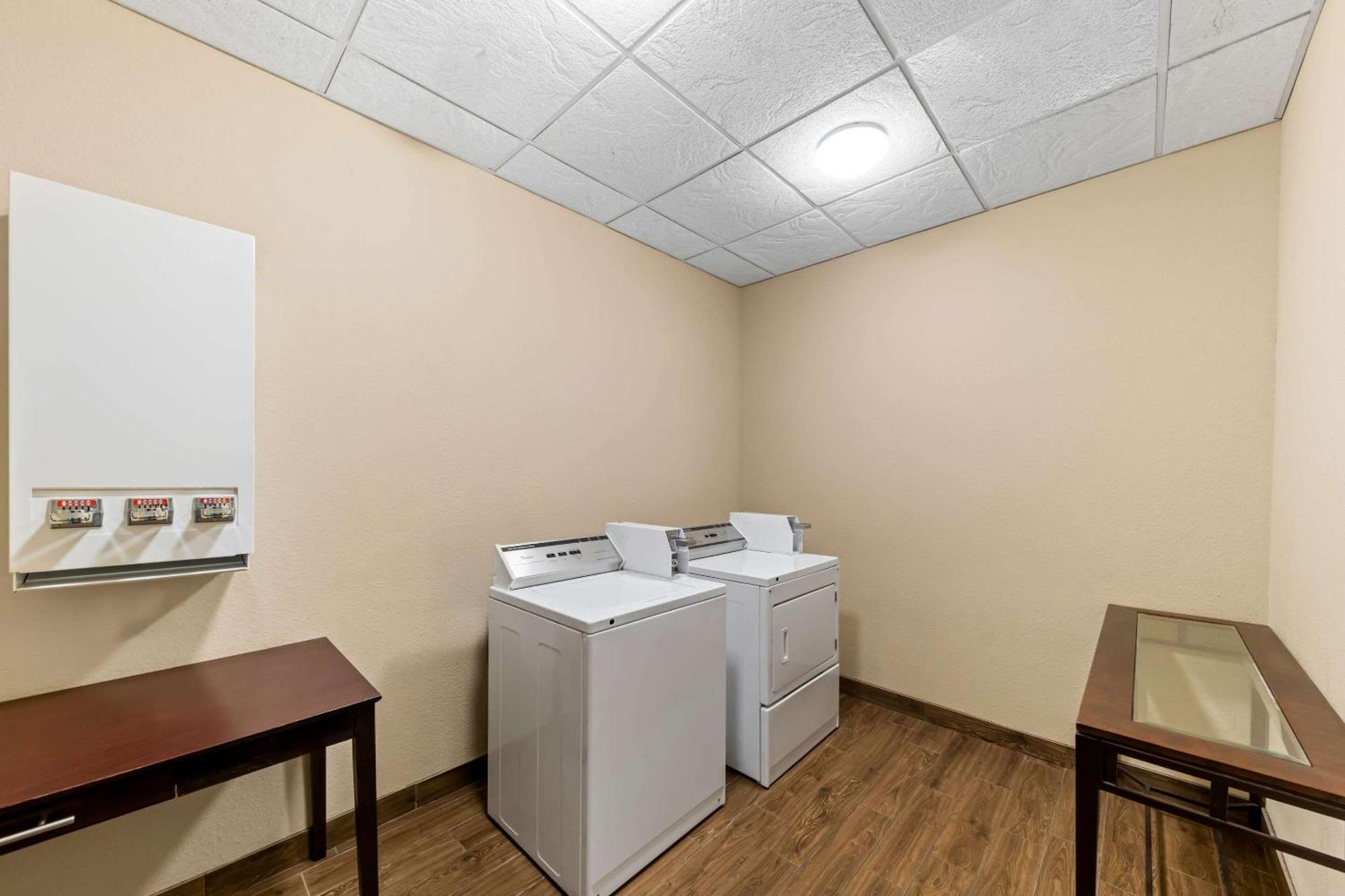 Comfort Inn & Suites Near Lake Lewisville Corinth Экстерьер фото