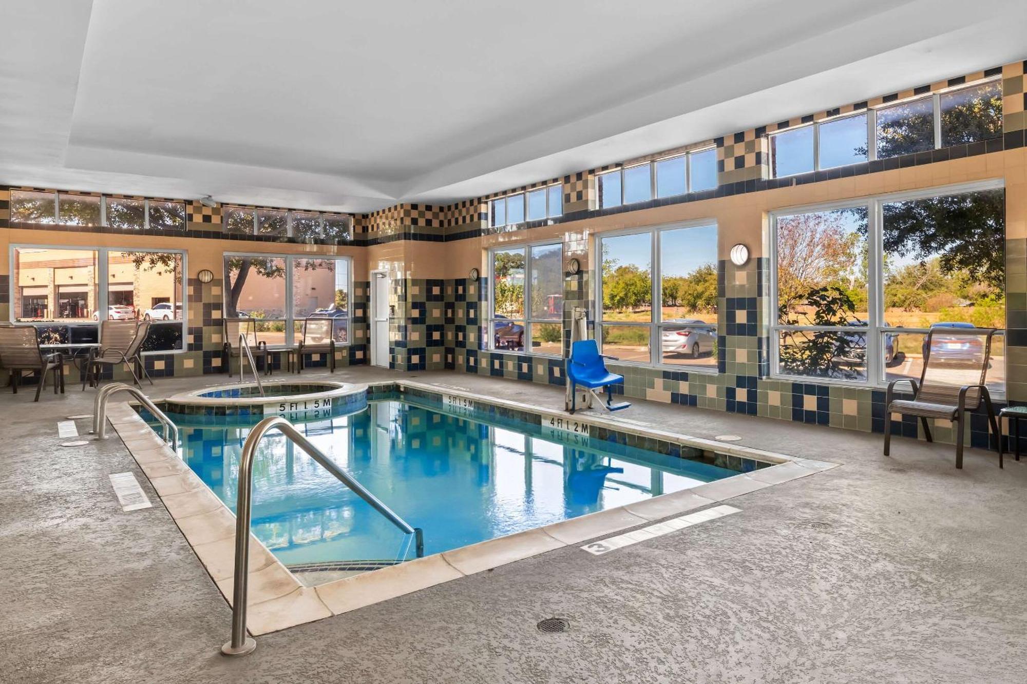 Comfort Inn & Suites Near Lake Lewisville Corinth Экстерьер фото