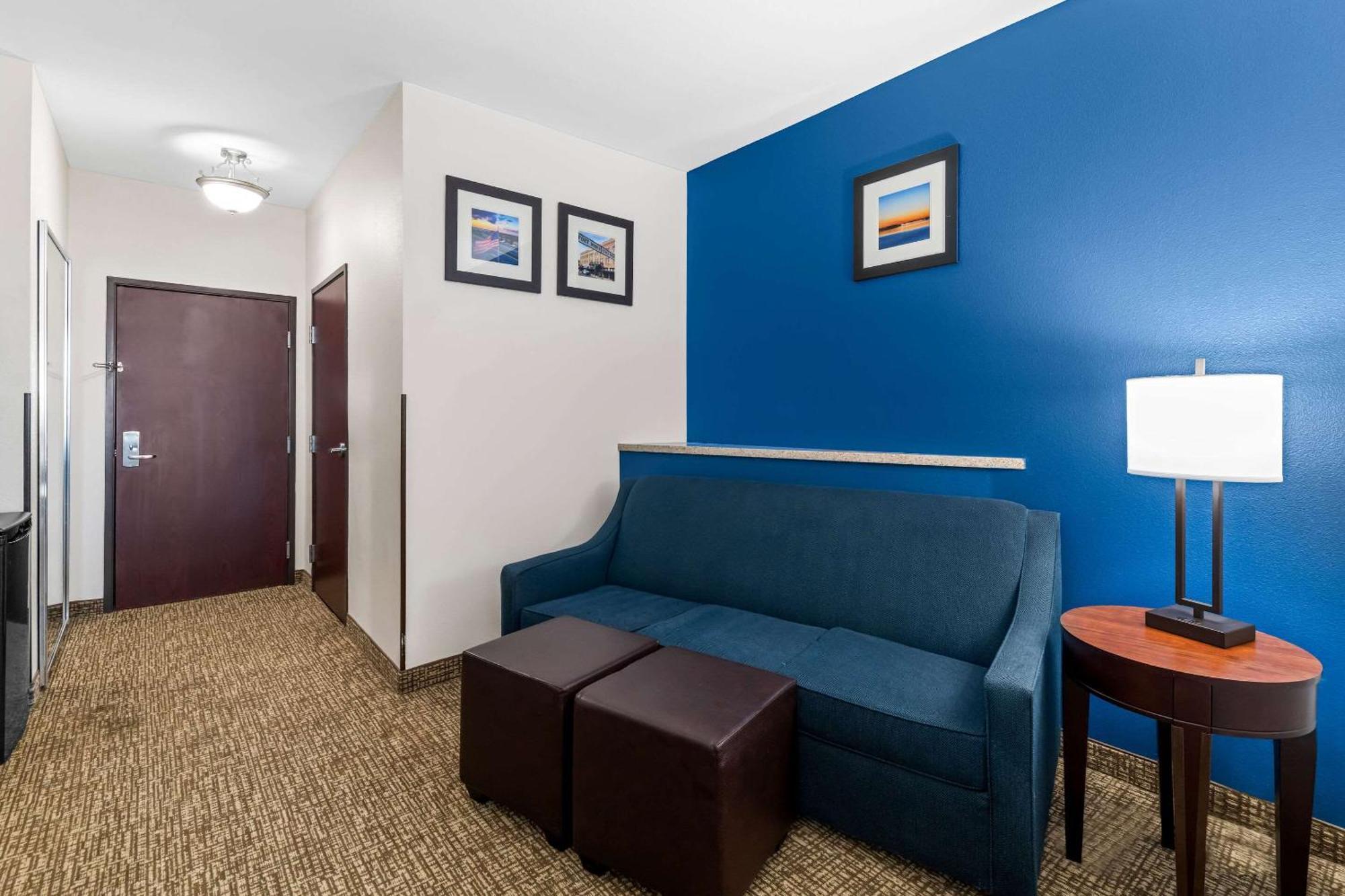 Comfort Inn & Suites Near Lake Lewisville Corinth Экстерьер фото