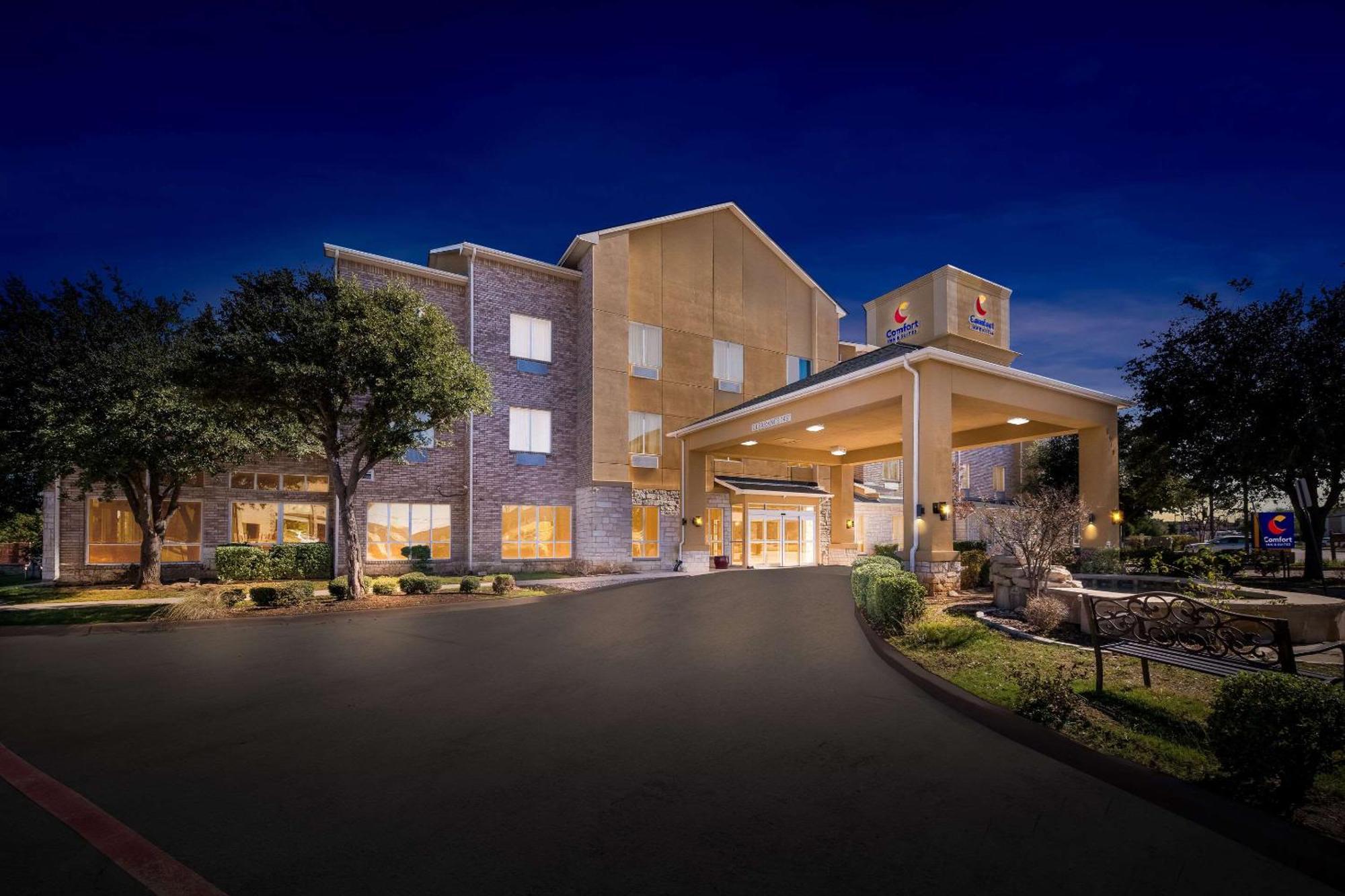 Comfort Inn & Suites Near Lake Lewisville Corinth Экстерьер фото